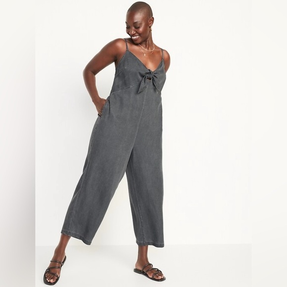 Old Navy Sleeveless Tie-Front Jumpsuit - Size XS - Picture 2 of 10